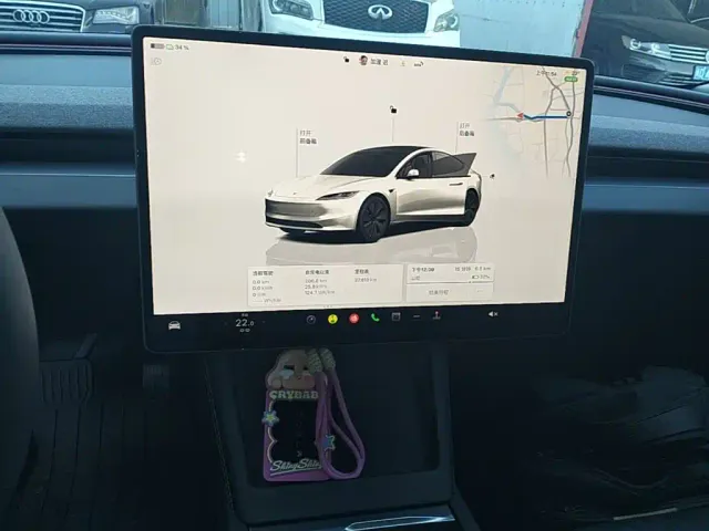 Tesla Model 3 — Фото автомобиля 12