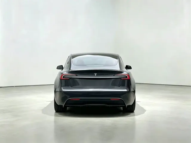 Tesla Model 3 — Фото автомобиля 8