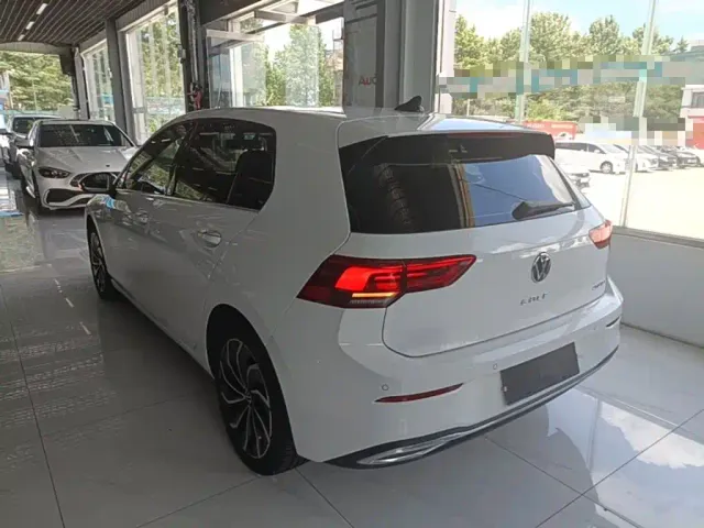 Volkswagen Golf — Фото автомобиля 4