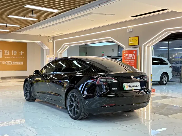 Tesla Model 3 — Фото автомобиля 3