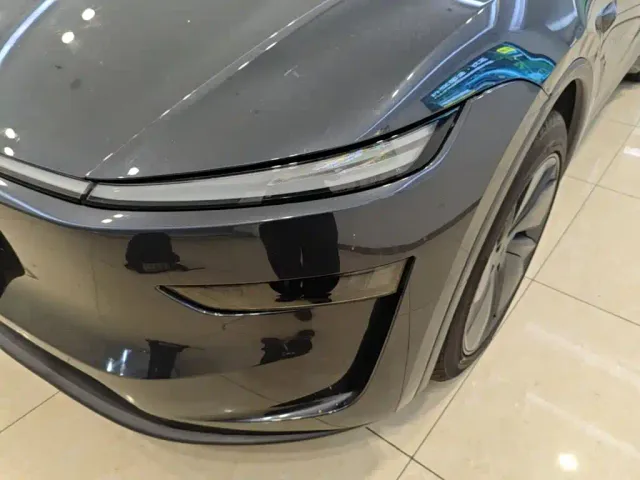 Tesla Model Y — Фото автомобиля 23