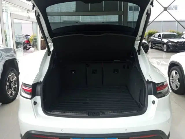 Porsche Macan — Фото автомобиля 4