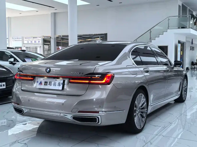 BMW 7 Series — Фото автомобиля 14