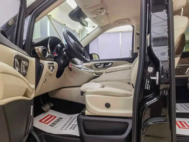 Mercedes-Benz V-Class — Фото автомобиля 12