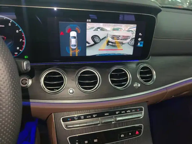 Mercedes-Benz E-Class — Фото автомобиля 12