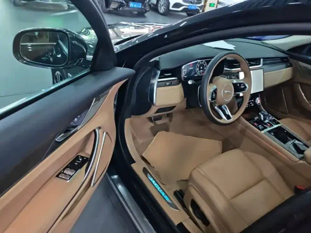 Jaguar XFL — Фото автомобиля 15