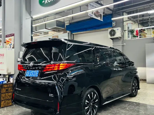 Toyota Alphard — Фото автомобиля 4