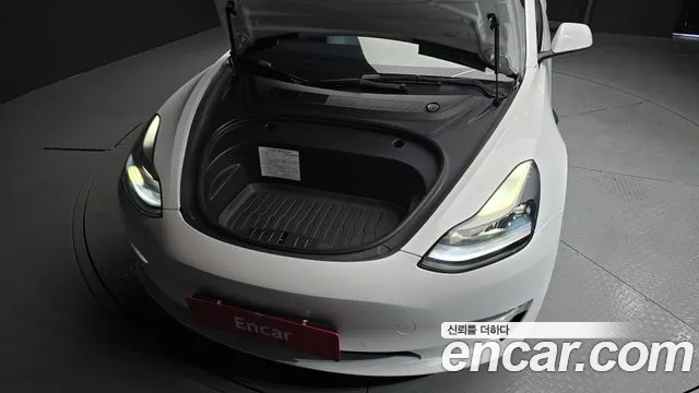 Tesla Model 3 — Фото автомобиля 6
