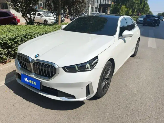 Фотография автомобиля — BMW 5 Series
