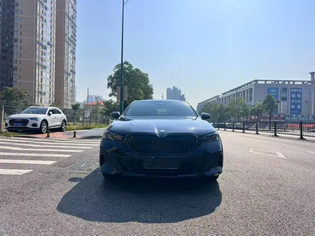 BMW 5 Series — Фото автомобиля 2
