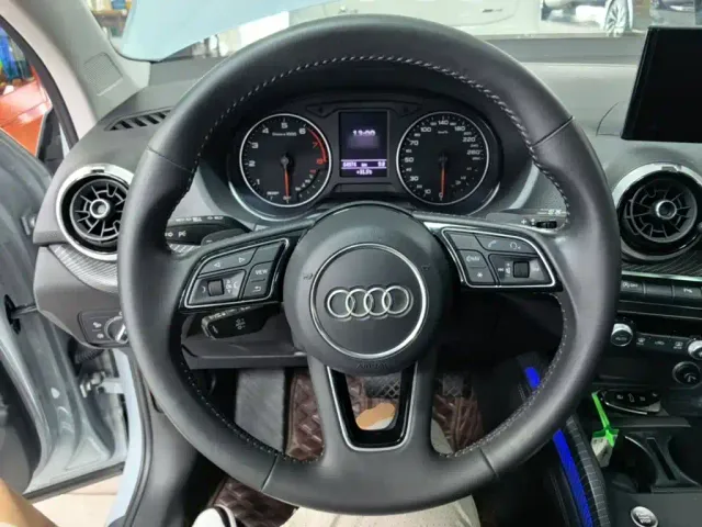 Audi Q2L — Фото автомобиля 10