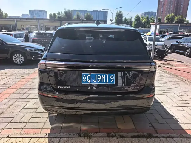 Lincoln Nautilus 2023 2.0T 4WD Premium Hybrid Edition — Фото автомобиля 15