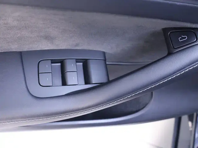 Tesla Model Y — Фото автомобиля 17