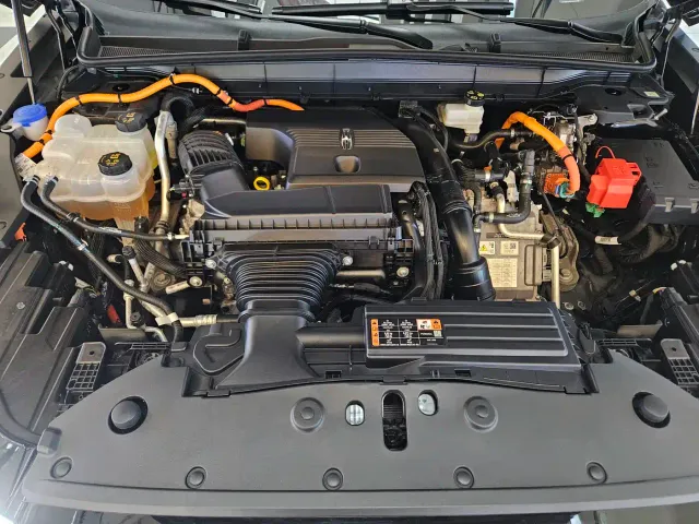 Lincoln Nautilus 2025 2.0T AWD Prestige Hybrid — Фото автомобиля 25