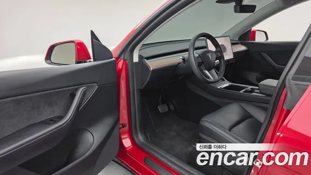 Tesla Model Y — Фото автомобиля 10