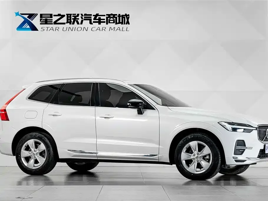 Volvo Volvo XC60 2022 B5 AWD R-Design — Фото автомобиля 5