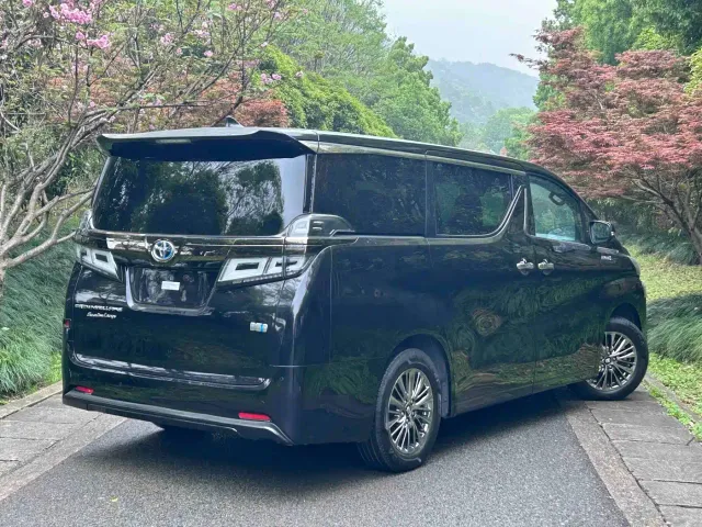 Toyota Vellfire — Фото автомобиля 5