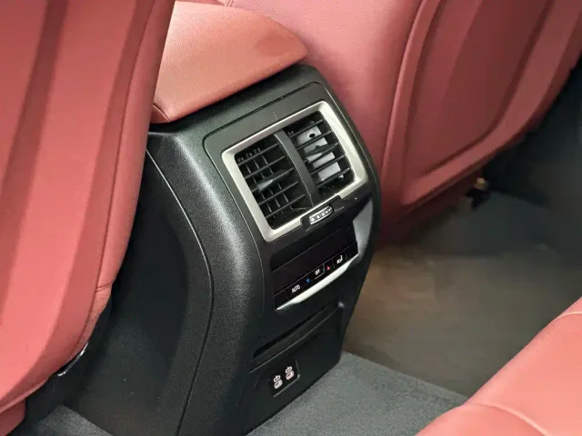 BMW iX3 — Фото автомобиля 16