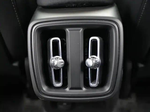 Volvo XC40 — Фото автомобиля 14