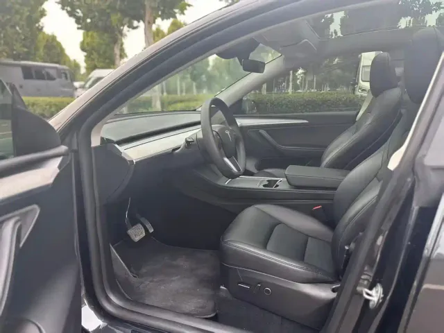 Tesla Model Y — Фото автомобиля 4