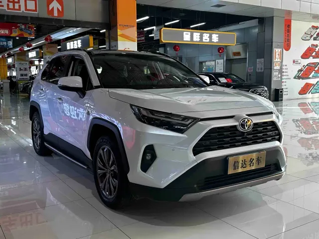 Toyota RAV4 — Фото автомобиля 3