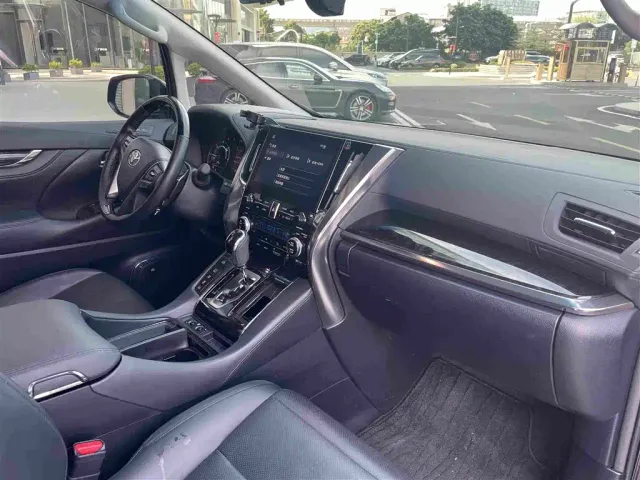 Toyota Vellfire — Фото автомобиля 15