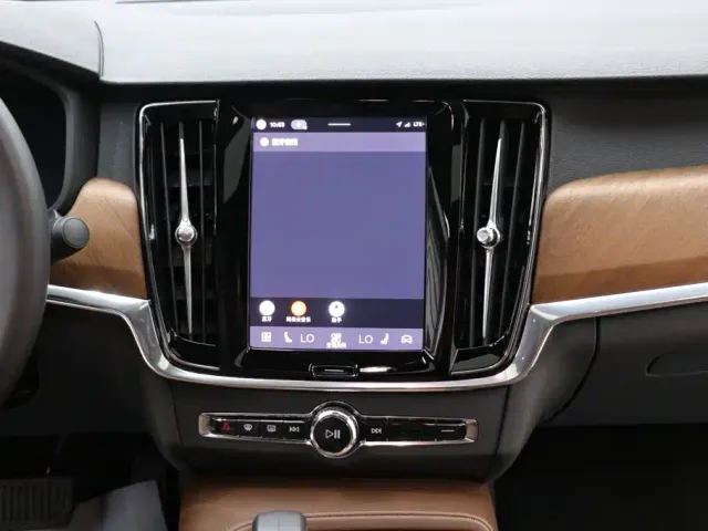 Volvo S90 — Фото автомобиля 18