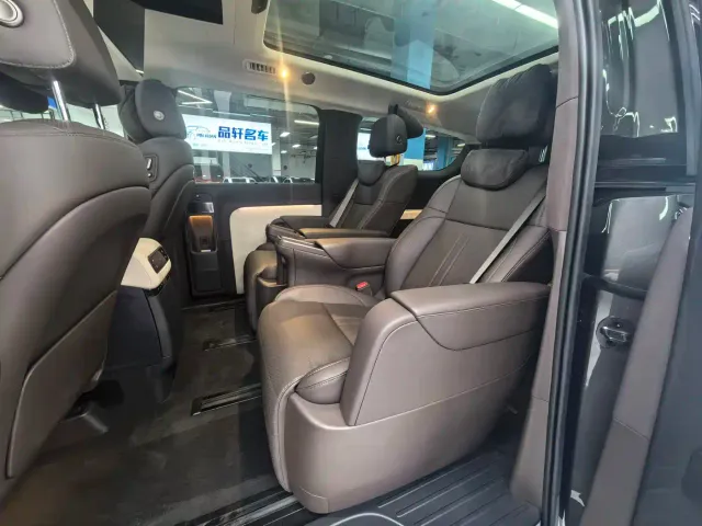 Li Auto MEGA — Фото автомобиля 8