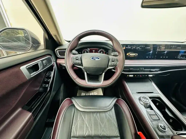 Ford Explorer — Фото автомобиля 14