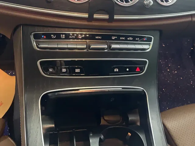 Mercedes-Benz E-Class — Фото автомобиля 15