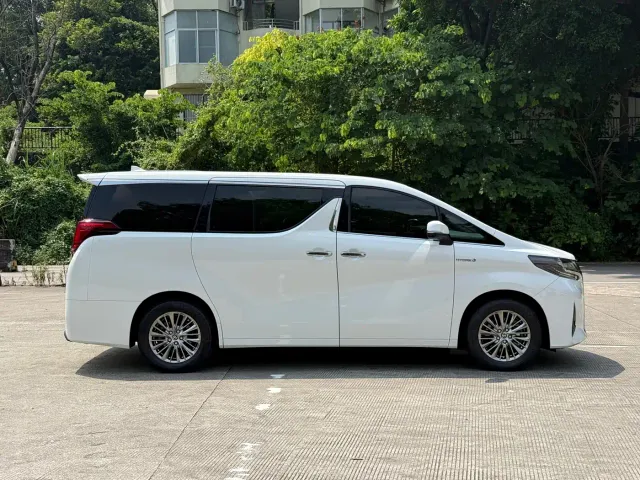 Toyota Alphard — Фото автомобиля 3
