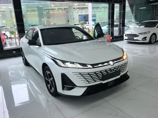 Changan Eado — Фото автомобиля 5