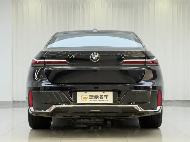 BMW 7 Series — Фото автомобиля 12