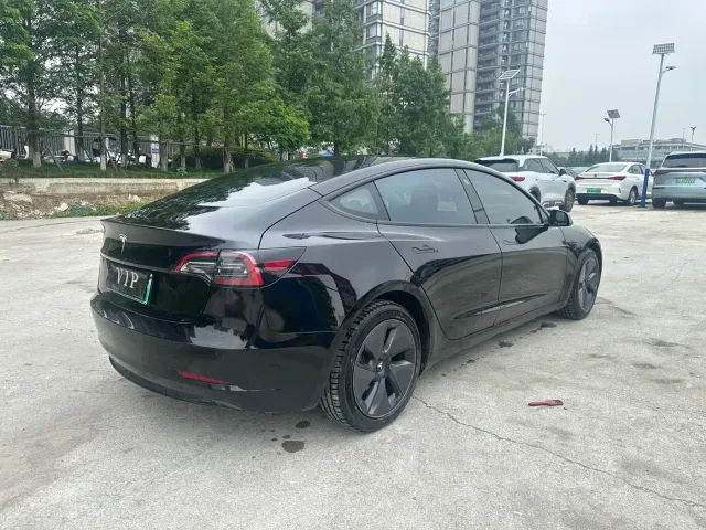 Tesla Model 3 — Фото автомобиля 12