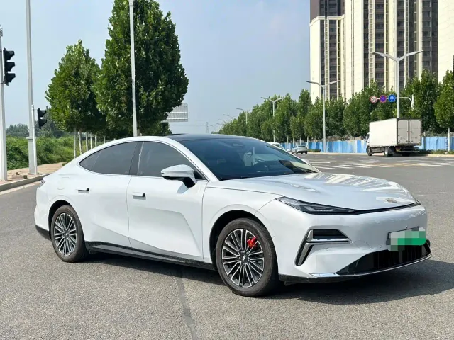 Geely Galaxy Xingyao 8 — Фото автомобиля 3