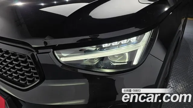 Вольво XC40 B4 Black Edition — Фото автомобиля 20