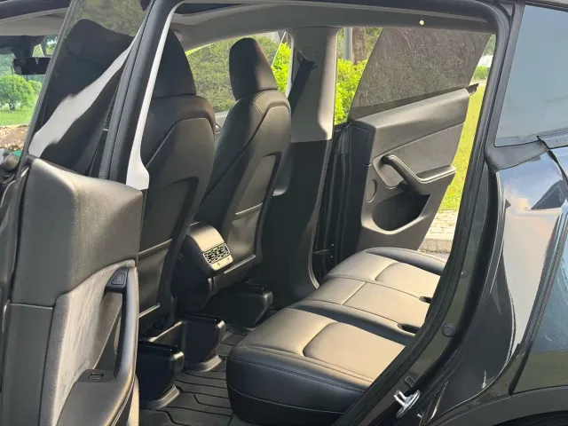 Tesla Model Y — Фото автомобиля 7
