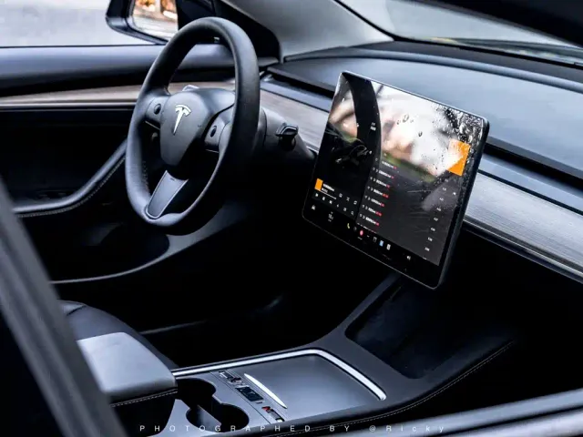 Tesla Model 3 — Фото автомобиля 6