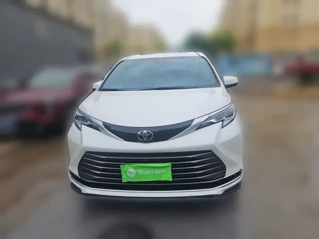 Toyota Sienna — Фото автомобиля 22