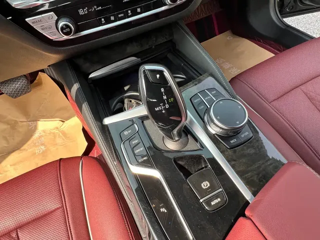 BMW 5 Series — Фото автомобиля 12