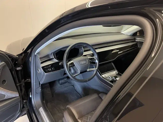 Audi A8 — Фото автомобиля 24