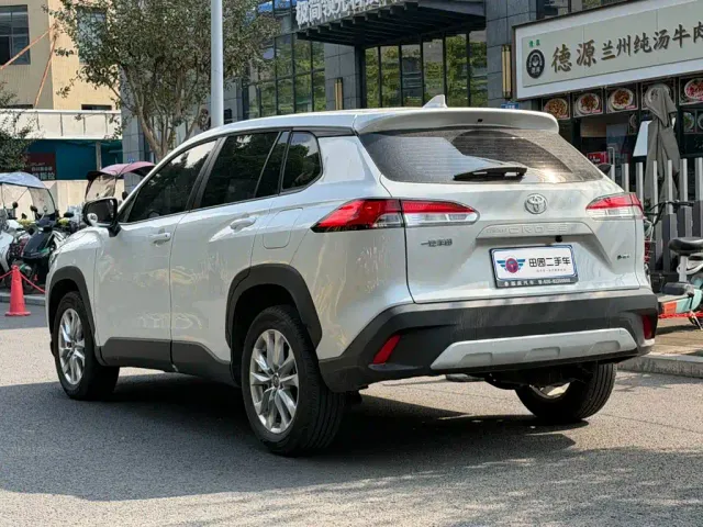 Toyota Corolla Cross — Фото автомобиля 4