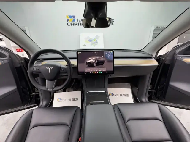 Tesla Model Y — Фото автомобиля 11