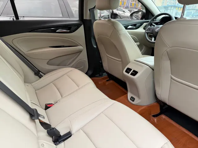 Buick Regal — Фото автомобиля 11