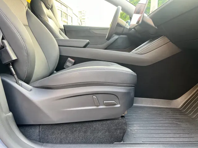 Tesla Model Y — Фото автомобиля 21
