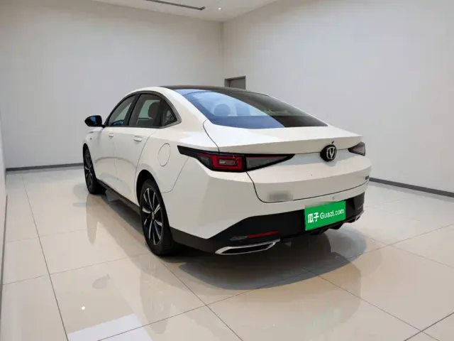 Changan Eado — Фото автомобиля 4