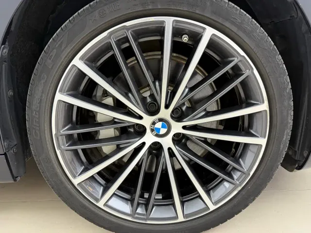 BMW 5 Series — Фото автомобиля 21
