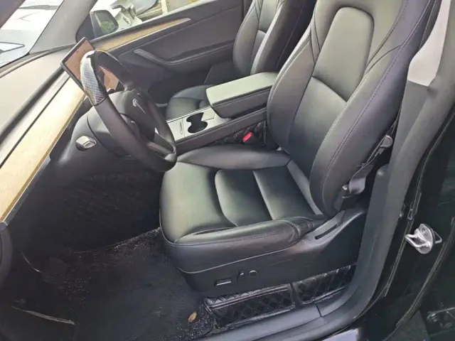 Tesla Model Y — Фото автомобиля 14