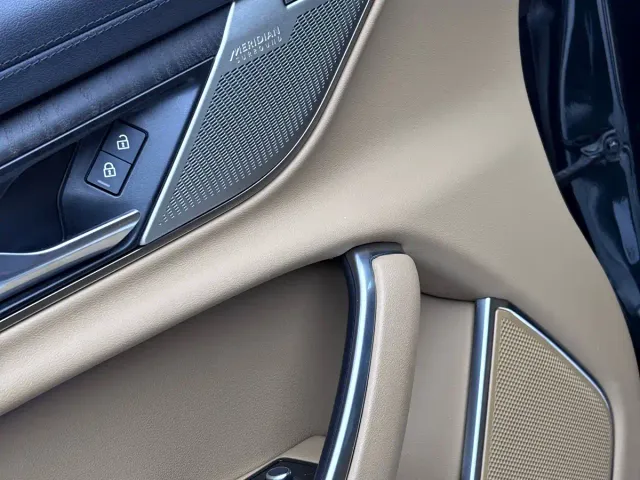 Jaguar XFL — Фото автомобиля 6