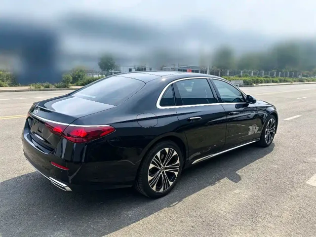 Mercedes-Benz E-Class — Фото автомобиля 5
